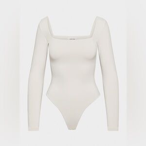 Aritzia contour square neck long sleeve bodysuit